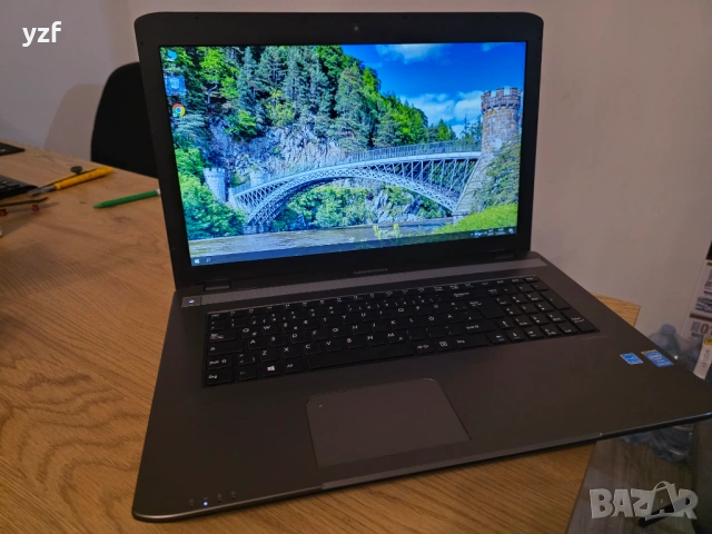 Medion Akoya E7226 17,3 инча, снимка 5 - Лаптопи за работа - 53398815