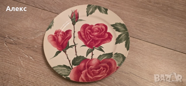 Красива чиния с рози– Малайзия