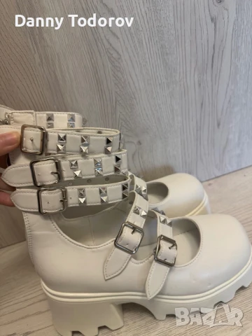 Чисто нови бели дамски сандали с капси, снимка 5 - Сандали - 51359555