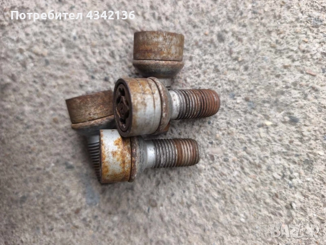 Оригинални секретни болтове mercedes , снимка 2 - Части - 52687054