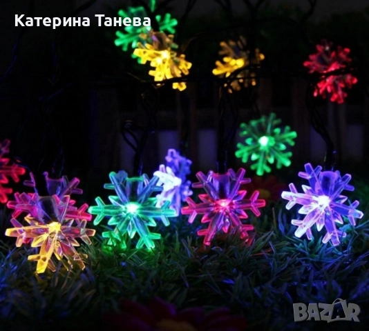 Многоцветни коледни LED лампички със снежинки с щепсел - Многоцветни, дължина - 5м ,28бр лампички.