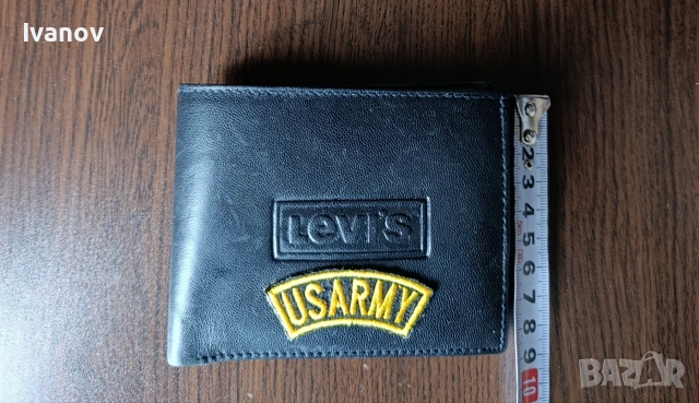 Levi Strauss мъжки кожен портфейл отличен, снимка 2 - Портфейли, портмонета - 53399112