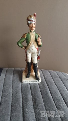Порцеланова фигура на пехотинец ФРАНЦИЯ от 20 век, снимка 3 - Антикварни и старинни предмети - 43697913