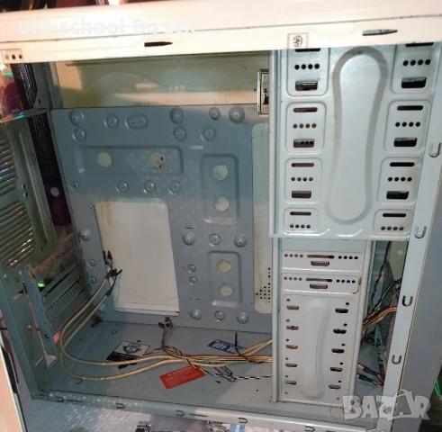 Кутия за Компютър , снимка 2 - Захранвания и кутии - 50577326
