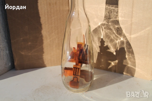 Стъклено шише за алкохол с дървени фигурки , снимка 5 - Други ценни предмети - 53564925