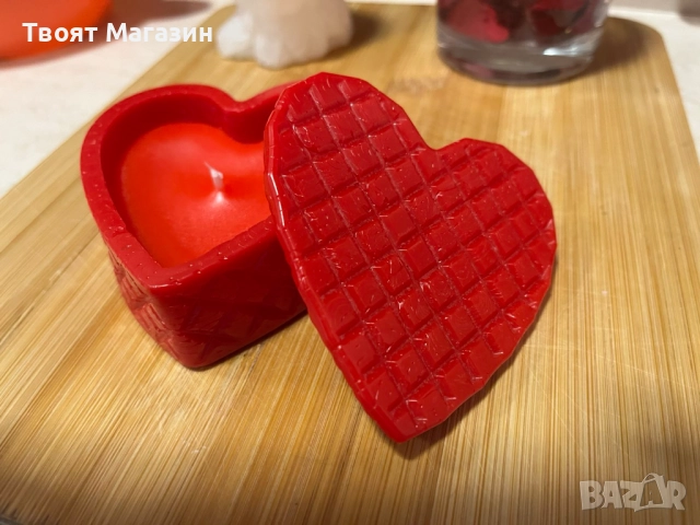 Луксозна червена свещ от соев восък във формата на релефно сърце, снимка 3 - Романтични подаръци - 52859338