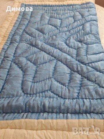 Продавам домашен вълнен юрган с копринено лице . Размери ширина 1.50 см., дължина 2.10 см.  