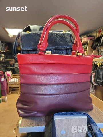 разкошна червена чанта/ бордо цвят преливаща ( НОВА)
