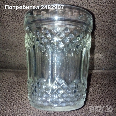 Стара стъклена чашка