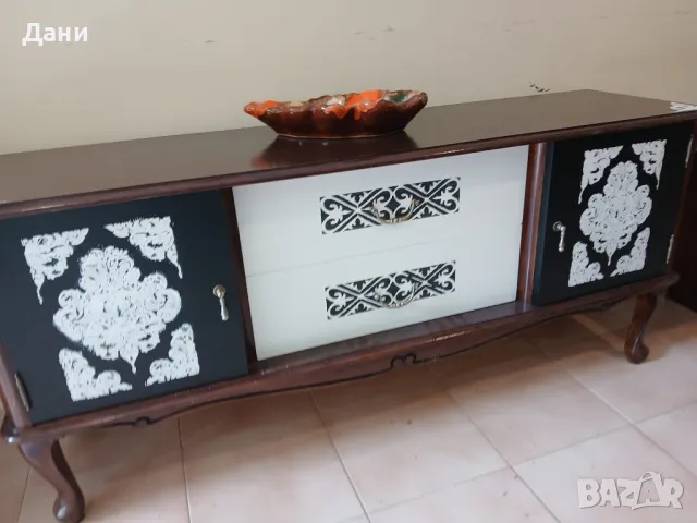 Винтидж шкаф, масив, махагон , снимка 2 - Шкафове - 49512635