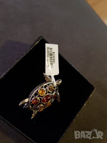 Сребърна брошка с кехлибар , снимка 3 - Колиета, медальони, синджири - 38579865