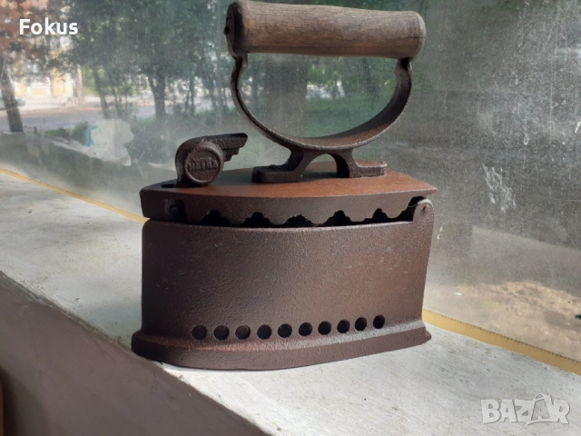 Стара ютия на жар, снимка 2 - Антикварни и старинни предмети - 53377967