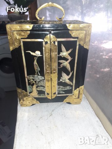 Стара лакова кутия за бижута с интарзии от седеф - Красота