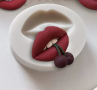 Силиконов молд устни с череши за фондан декорация на торта  коктейли усмивка целувка с череша, снимка 3