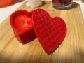 Луксозна червена свещ от соев восък във формата на релефно сърце, снимка 3
