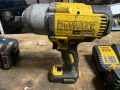 Ударен винтоверт DeWALT DCF899P2 + зарядно DCB115 + 2 батерии, снимка 2