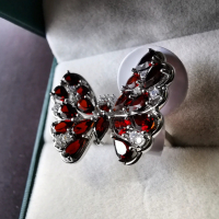 Елегантен сребърен 925 пръстен "Пеперуда" с родиево покритие и Натурални Гранати и Циркони!, снимка 2 - Пръстени - 44848133