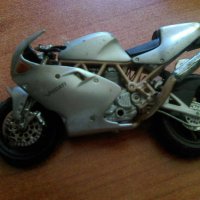 Умален модел на спортен мотоциклет , снимка 1 - Колекции - 36664828