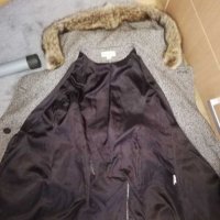 Палто с естествен пух на качулката размер С-м на JLO, снимка 3 - Палта, манта - 27920921