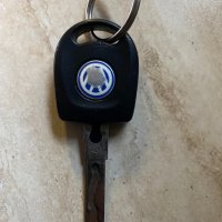 Оригинален ключ VW Passat, снимка 1 - Аксесоари и консумативи - 33086903