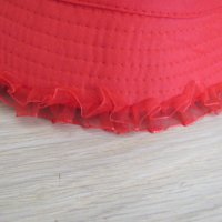 Червена шапка с периферия за момиче, нова, снимка 3 - Шапки, шалове и ръкавици - 37917703