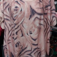 Блуза от рехаво и фино еластично плетиво в розови шарки с пайети по края на ръкавите , снимка 1 - Корсети, бюстиета, топове - 38778039