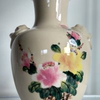 Порцеланова ваза от Виетнам с богата орнаментика и дръжки, лъвски глави ., снимка 4 - Вази - 43272011