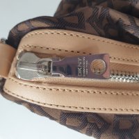 DKNY оригинална чанта, снимка 4 - Чанти - 44141596