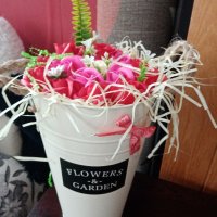 конус кашпа със сапунени рози , снимка 3 - Изкуствени цветя - 44004173