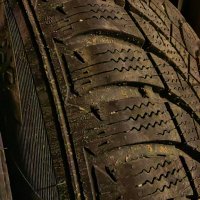 Зимни гуми с джанти, снимка 3 - Гуми и джанти - 43230138