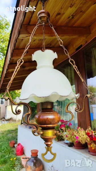Красив масивен месингов полилей съчетание с дървени елементи и две стъкленици , снимка 1