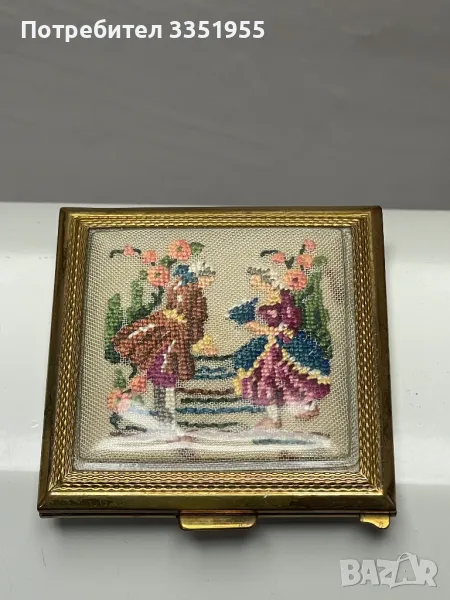 Колекционерска красива кутия за пудра за лице, снимка 1