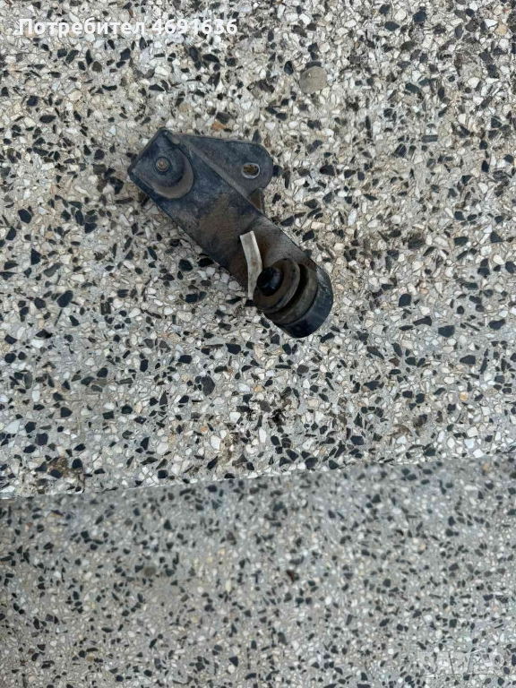 Пластмасова планка държач за Ауди Audi A8 D4 H4 само за 20лв. 4h0133570а, снимка 1