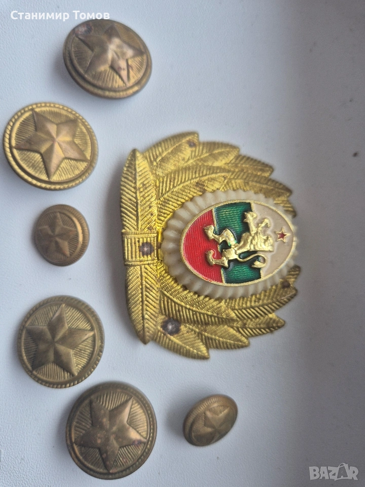 Стари военни копчета + българска офицерска кокарда (соц период), снимка 1