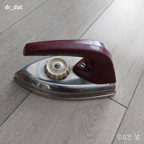 Малка стара ютия , снимка 1