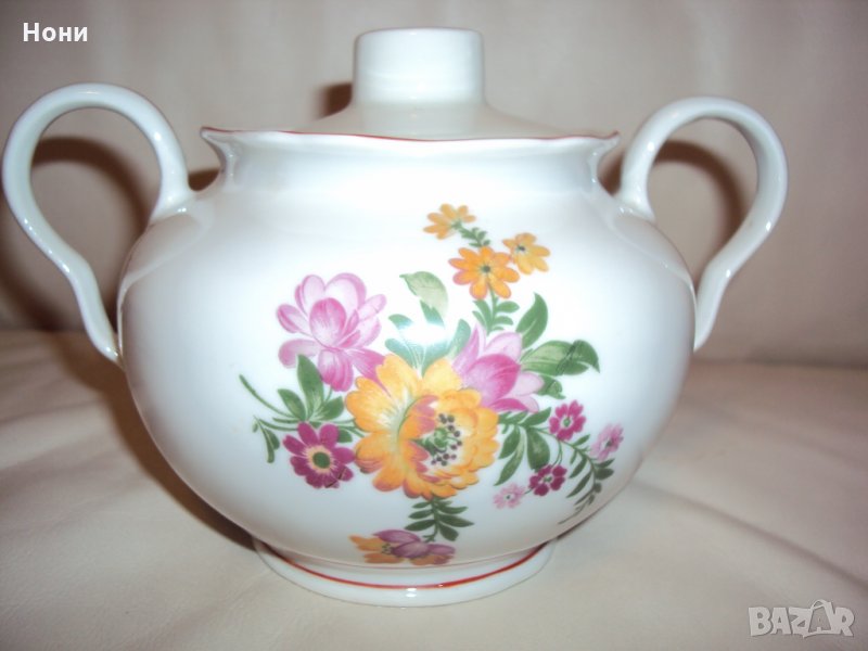 Стара порцеланова захарница с много рядка шарка. Колекционерска, снимка 1