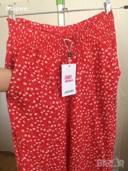 С размер Нов Дамски Панталон Monki с етикети Червен Бял Флорален на Цветя, снимка 1