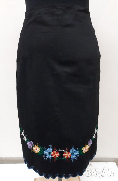 Стара бродирана черна престилка(16.3), снимка 1