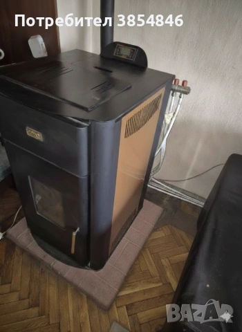 Продавам камина с водна риза на пелети Golden Fire GF24-24kw, снимка 3 - Отоплителни печки - 53523308