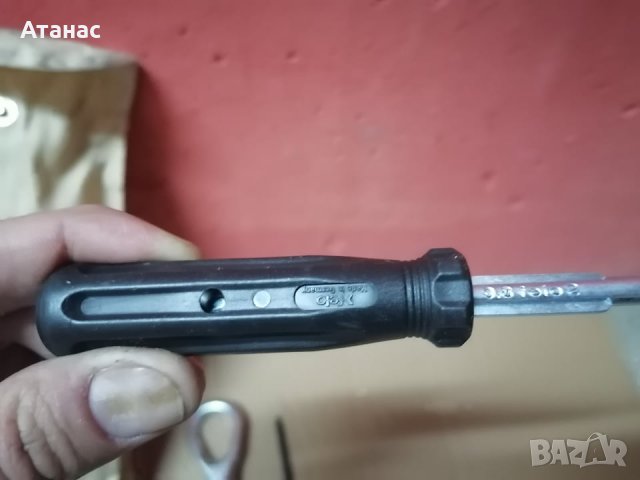 Ключ за гуми,отвертка,кука за теглене на Мерцедес, снимка 6 - Аксесоари и консумативи - 39732511