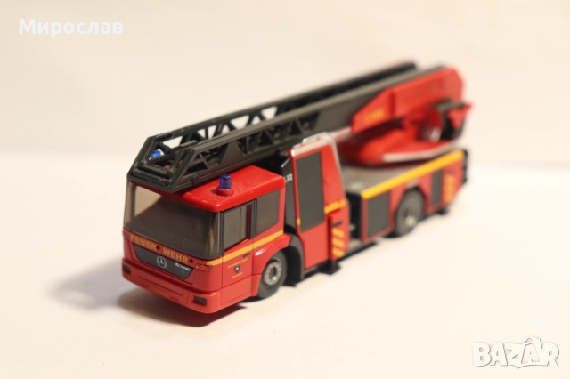 HERPA?? 1:87 H0 MERCEDES ПОЖАРНА КАМИОН МОДЕЛ КОЛИЧКА, снимка 3 - Колекции - 52931492