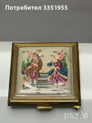 Колекционерска красива кутия за пудра за лице