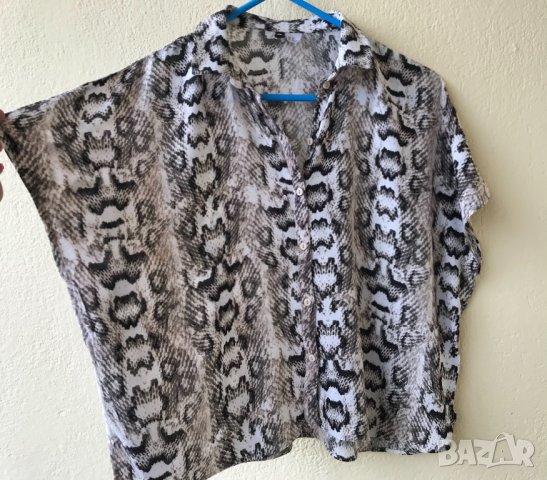 Къса блузка H&M змийска шарка - М , снимка 2 - Ризи - 36820521