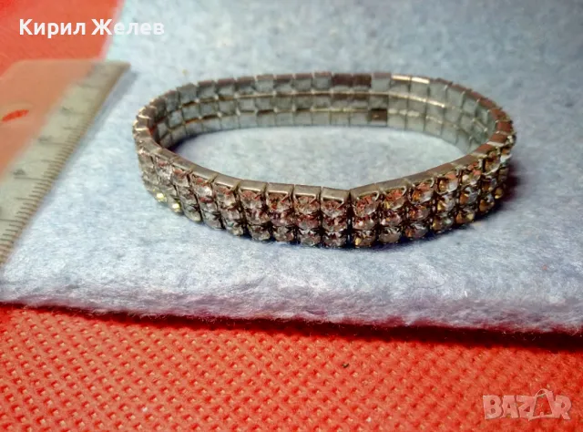 ПОСРЕБРЕНА РАЗТЕГЛИВА ВИНТИДЖ ГРИВНА с ФАСЕТИРАНИ ИСКРЯЩИ КРИСТАЛИ 47446, снимка 4 - Гривни - 47336434