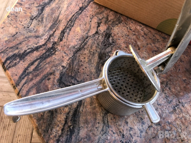 Vintage ръчна преса за плодове, снимка 7 - Антикварни и старинни предмети - 53509261