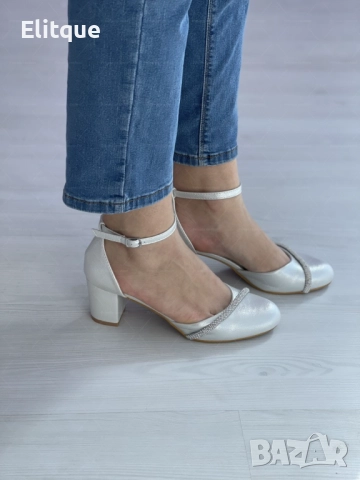 Елегантност с блясък: Изчистени дамски затворени сандали с ток и бляскав акцент, снимка 2 - Сандали - 52888866