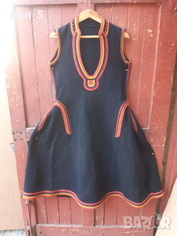 Автентичен красив вълнен сукман . Носия