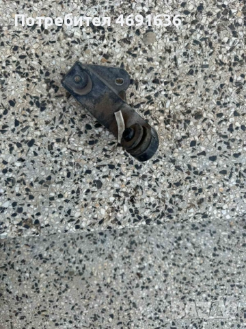 Пластмасова планка държач за Ауди Audi A8 D4 H4 само за 20лв. 4h0133570а