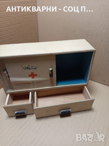 Соц Стара Дървена Аптечка. , снимка 4 - Антикварни и старинни предмети - 52566456