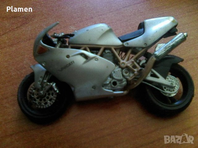 Умален модел на спортен мотоциклет 
